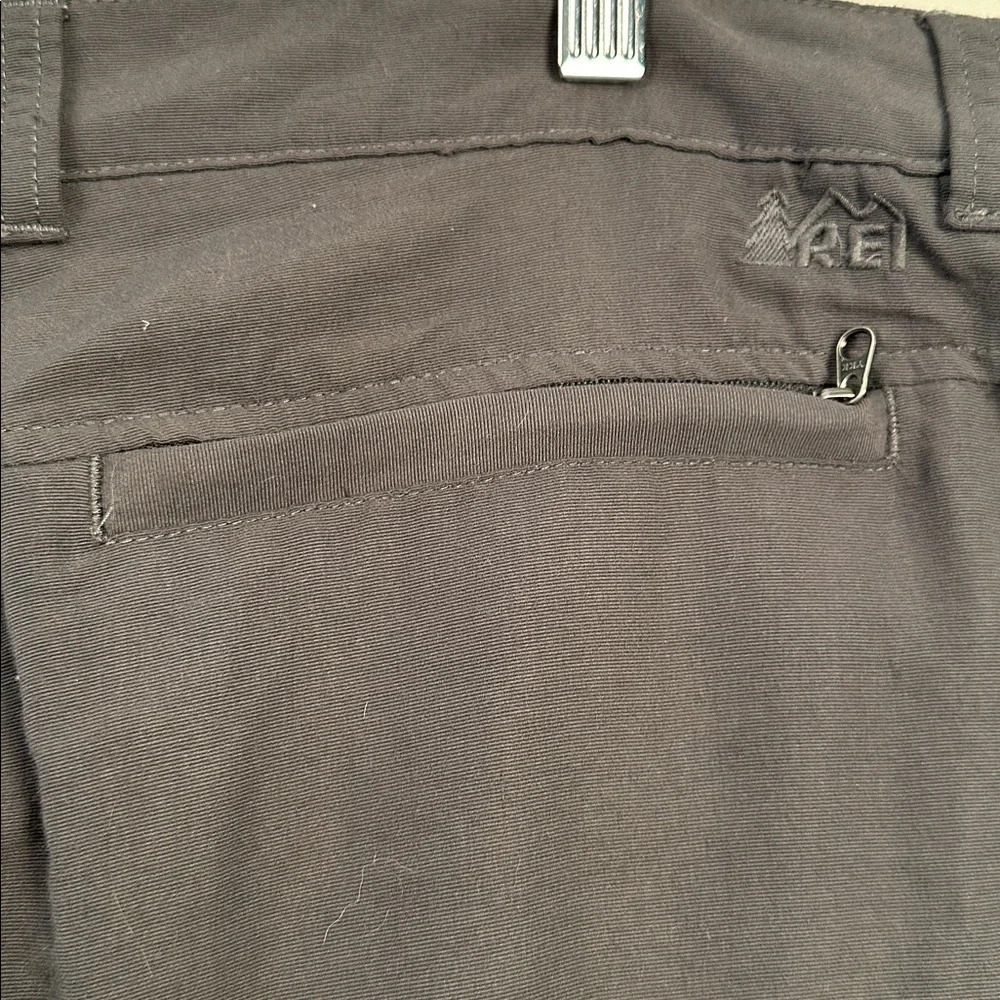 REI men’s pants 38x34 green khaki color